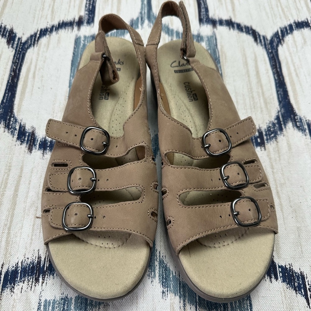 Clarks Women's Tan Sandals size 8